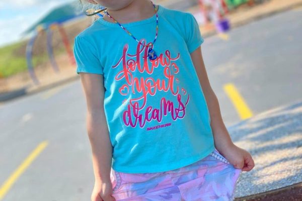 Follow-your-dreams-girl-fall-2020-outside-smile
